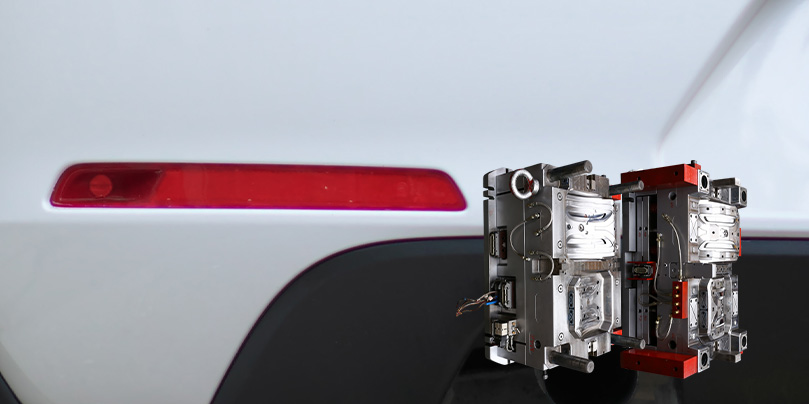 قالب عاكس رجعي